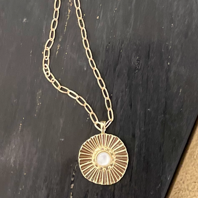 Sun pendant necklace