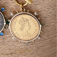 Reproduction Coin Necklace - gold Queen Elizabeth w/ pearls and gold spikes