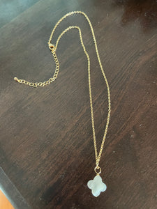 Clover pearl necklace