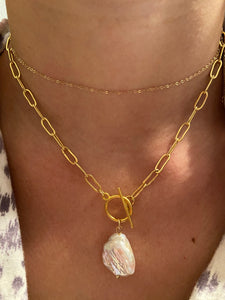 Baroque pearl on gold toggle chain